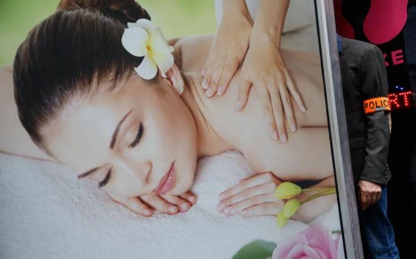 上证速配 巴黎还有现代奴隶制！被同胞5千欧买断的亚洲女孩，遭24小时监控